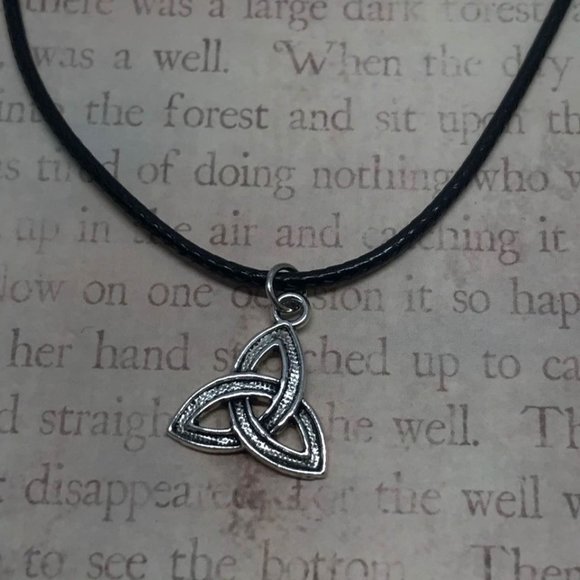 Triquetra Celtic Trinity Knot Charm Pendant - Picture 3 of 9
